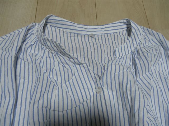 SORSA★４Lサイズ　白×青色ストライプ柄　ゆったりデザイン　半袖シャツ　ブラウス★★_画像2
