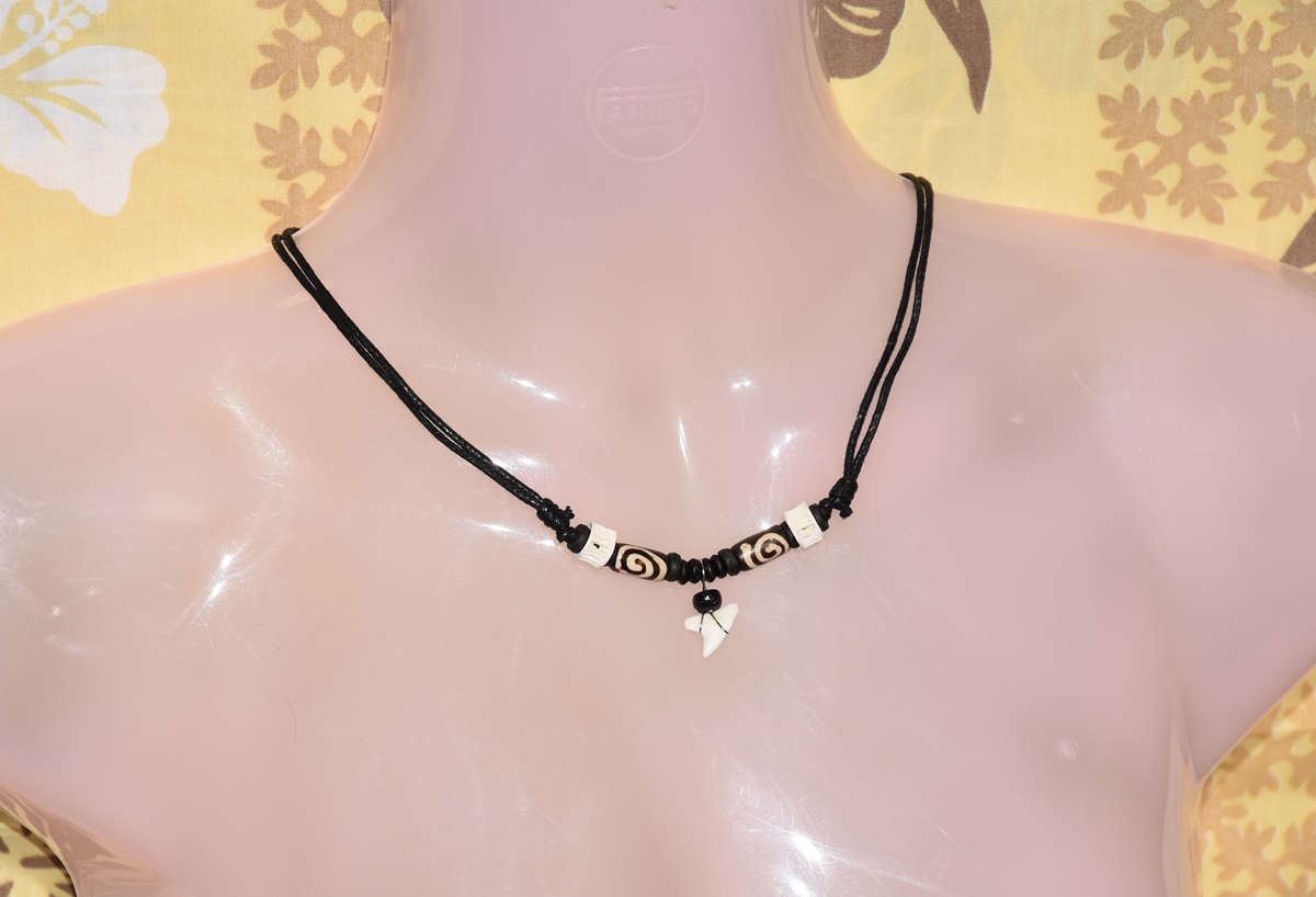 ☆サメの歯ネックレス☆鮫歯☆サーフエスニック☆新品☆Z44 ☆サメの歯ネックレス☆鮫歯☆サーフエスニック☆新品☆Z44