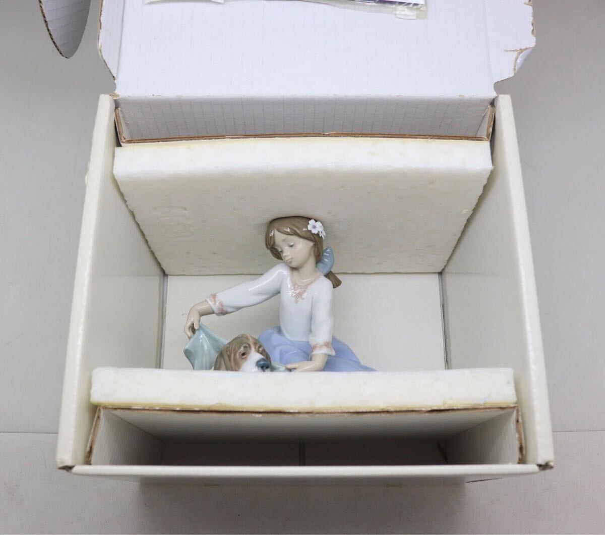 リヤドロ LLADRO 風邪をひかないように NO 5688 フィギュリン リヤドロ LLADRO 風邪をひかないように NO 5688 フィギュリン