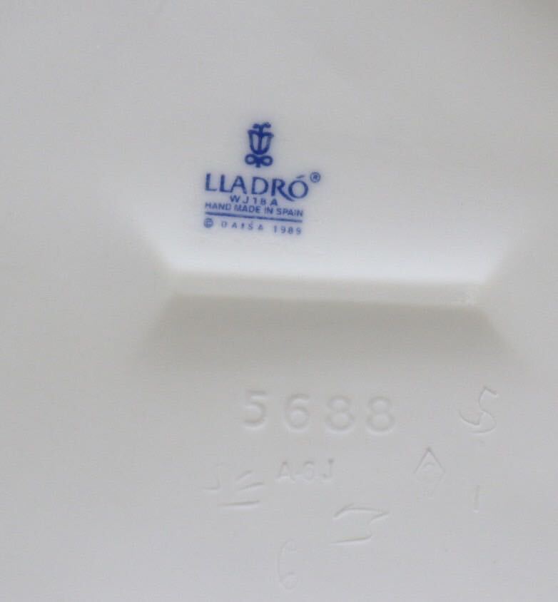 リヤドロ LLADRO 風邪をひかないように NO 5688 フィギュリン リヤドロ LLADRO 風邪をひかないように NO 5688 フィギュリン