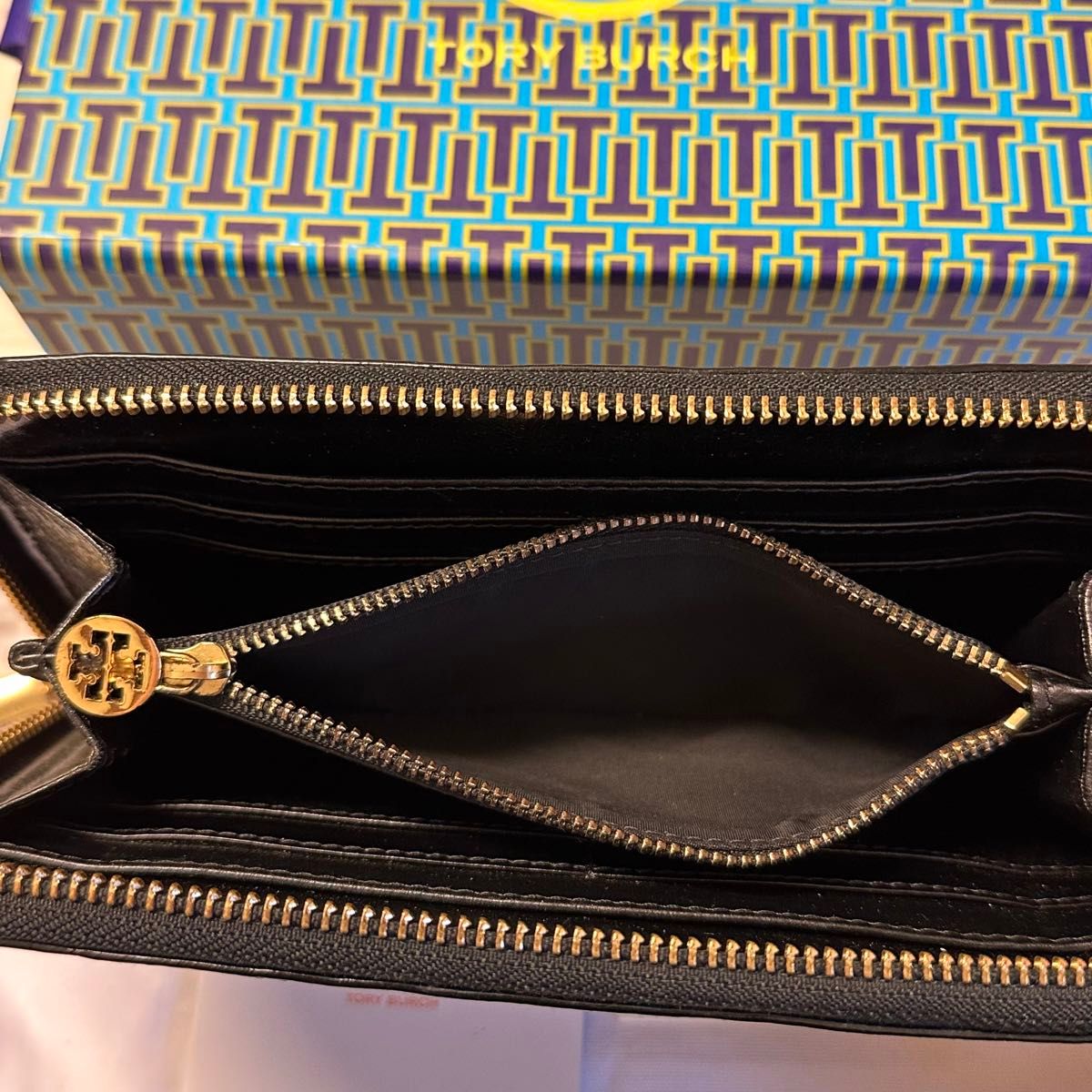 ほぼ新品！　トリーバーチ　TORYBURCH 財布 長財布 ラウンドファスナー