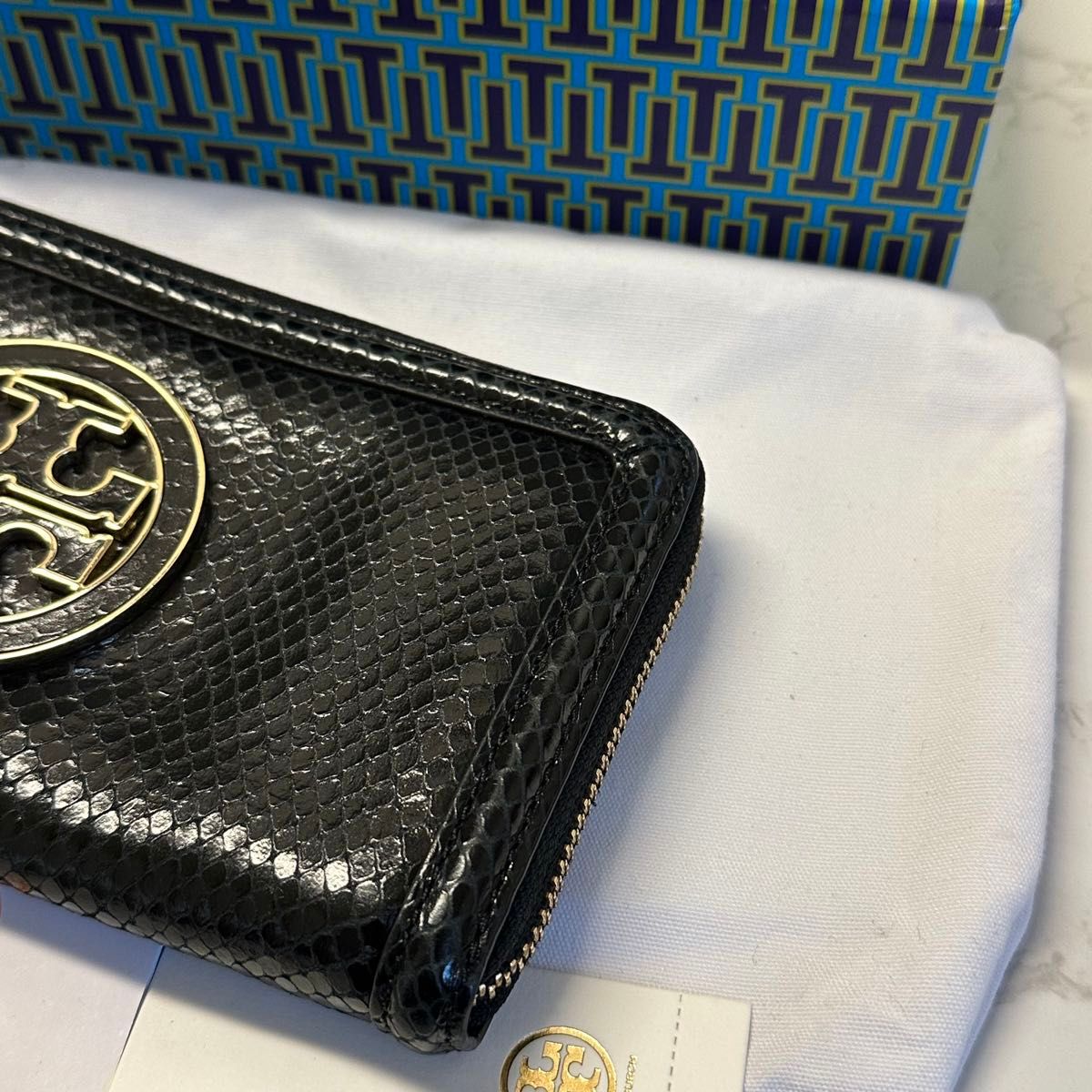 新品同様！　トリーバーチ　TORYBURCH 財布　長財布　パイソン ラウンドファスナー