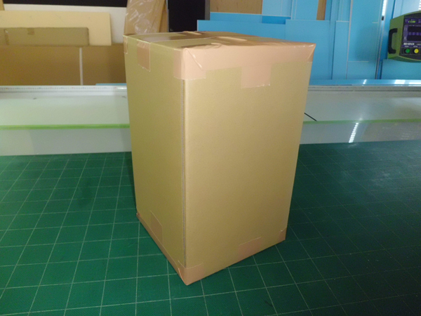 在庫処分 アクリル板など【透明/乳半/他】樹脂板端材 箱つめあわせ (箱 220×200×300) 9kg［z944］_画像はイメージです