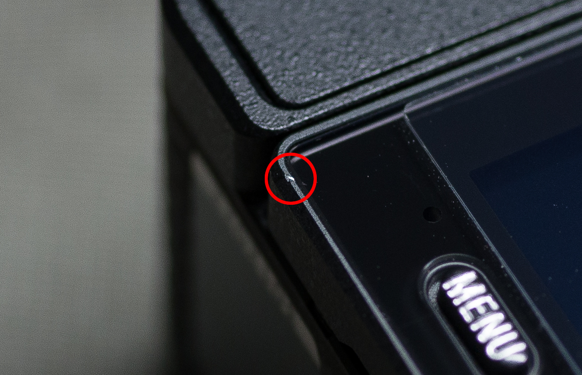 ★極美品・保証あり・送料込★ ソニー RX0 II (Sony DSC-RX0M2) 延長保証2年超残 おまけ付き_赤丸部に小さな打痕がございます
