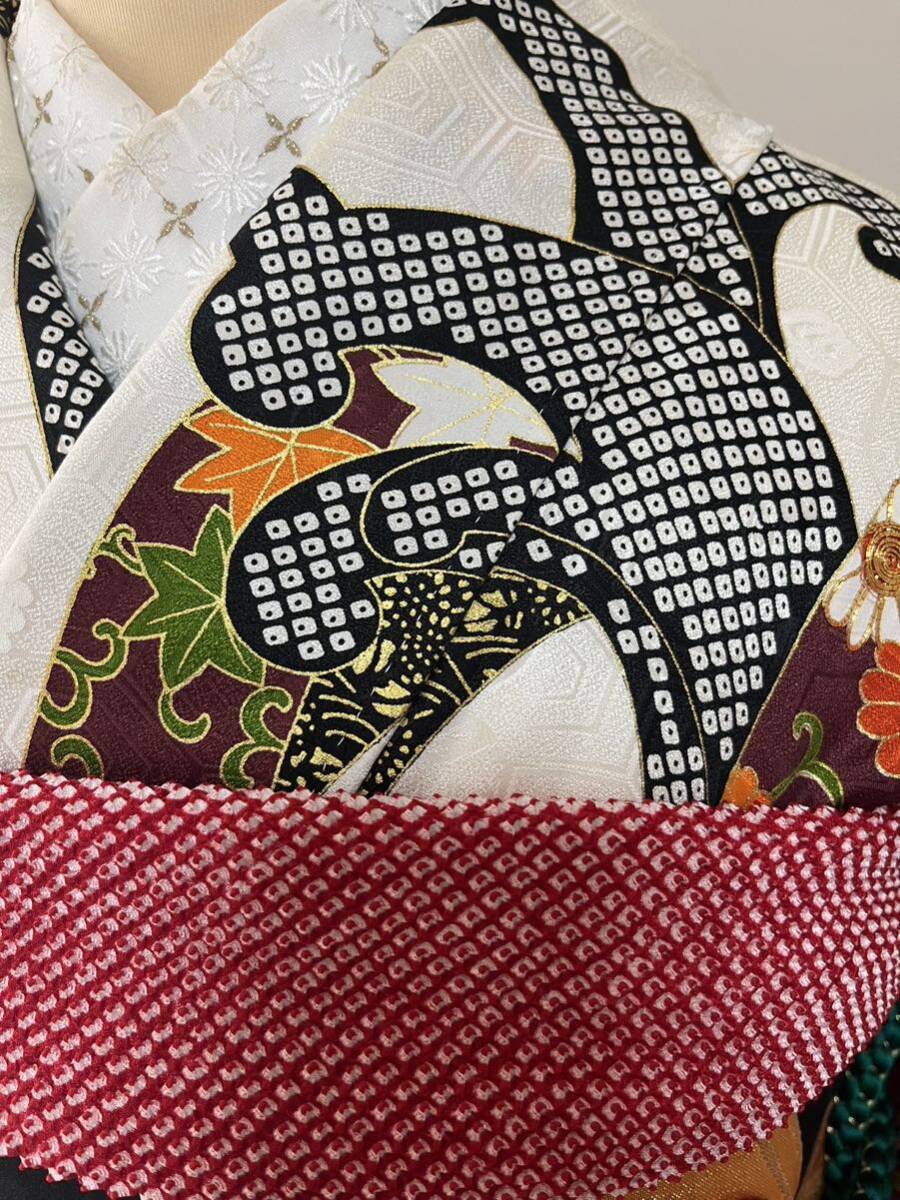 アンティーク風　正絹　振袖　駒刺繍　季節の花　帯付き_画像3