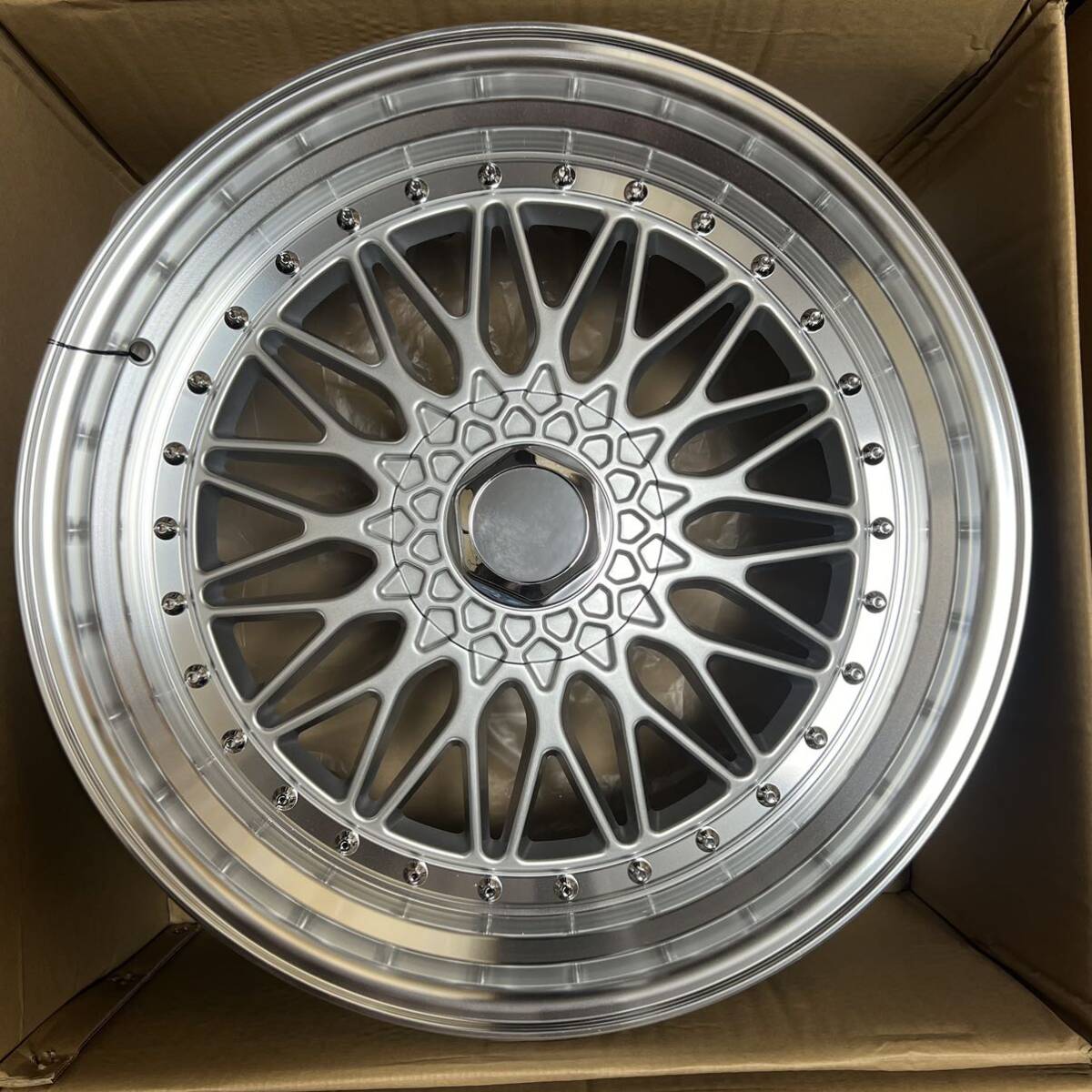 20インチメッシュマルチPCDホイール (20x8.5J/9.5J +35) PCD:112/114.3 ハブ 73.1 PCD:112/114.3レクサスRX アウディ ベンツ最終値下げ. _画像3