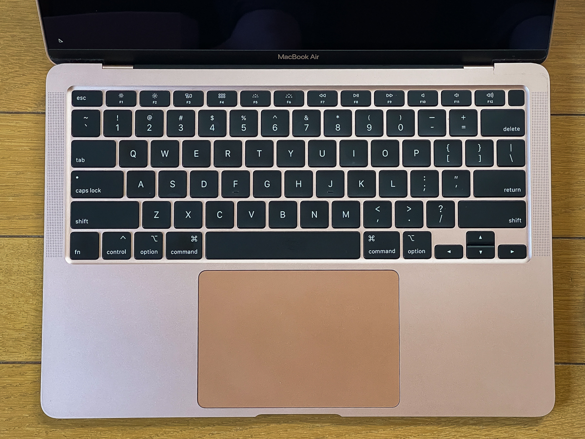 MacBook Air 13.3インチ 1.1GHzデュアルコアIntel Core i3 8GB 256GB USキーボード ゴールド 美品の画像2