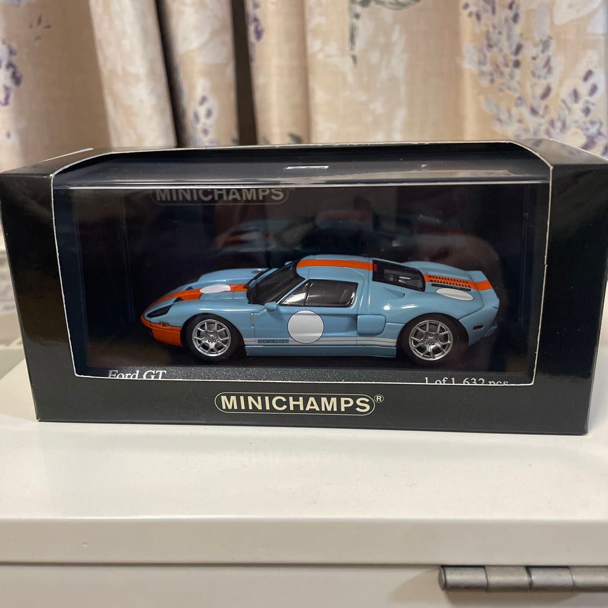 MINICHAMPS  Ford GT  1/43