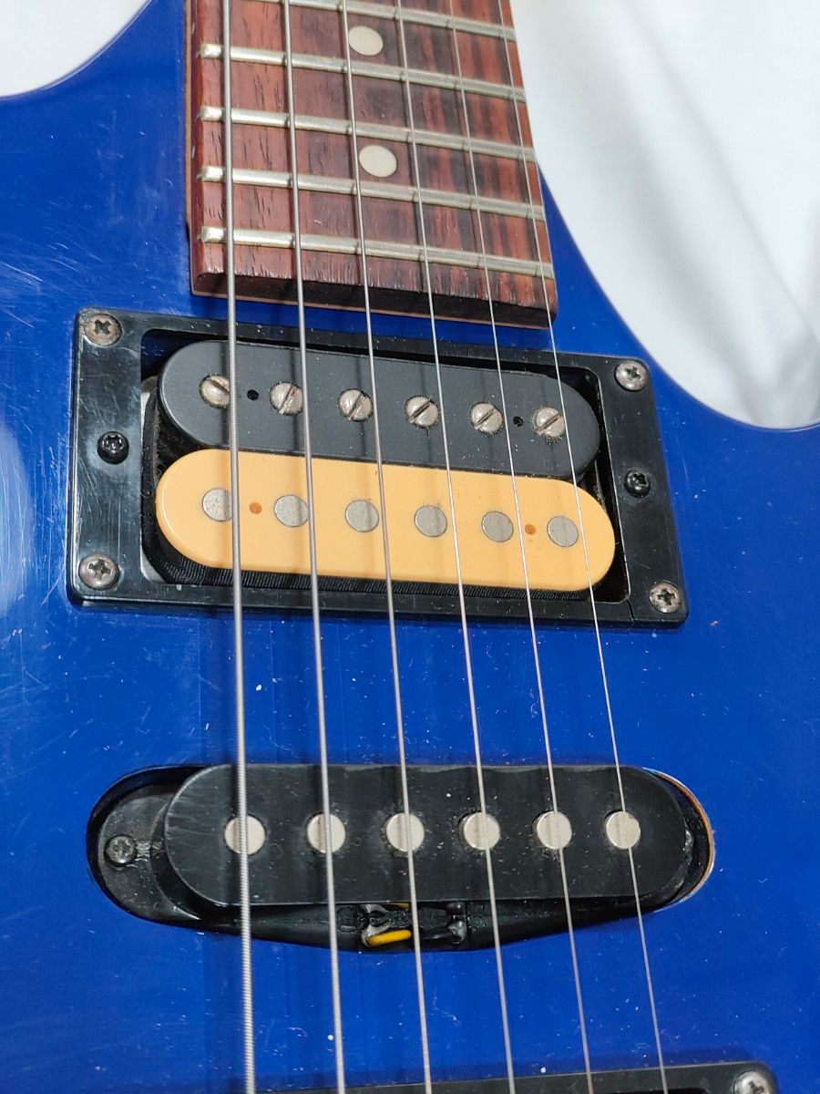フェンダージャパンのフジゲン 製作 anboyエレキギター色ブルー