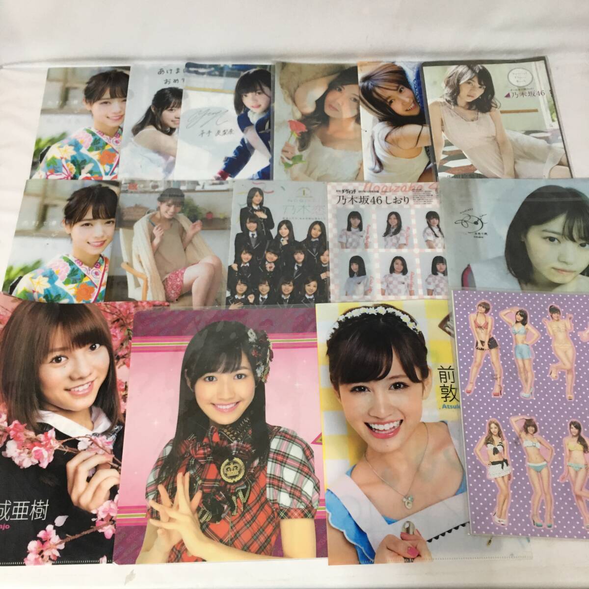 kt4/10　AKB48 乃木坂 グッズ まとめて 大量 セット 写真集 白石麻衣　生田絵梨 前田敦子 キーホルダー うちわ 缶バッジ等 他■_画像7