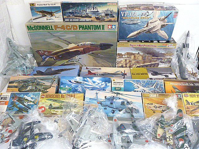 t409 Junk present condition goods plastic model sama . summarize large amount airplane / tank / weapon / other is ze side / Tamiya /Airfix/DRAGON/Revell/ other plastic model 