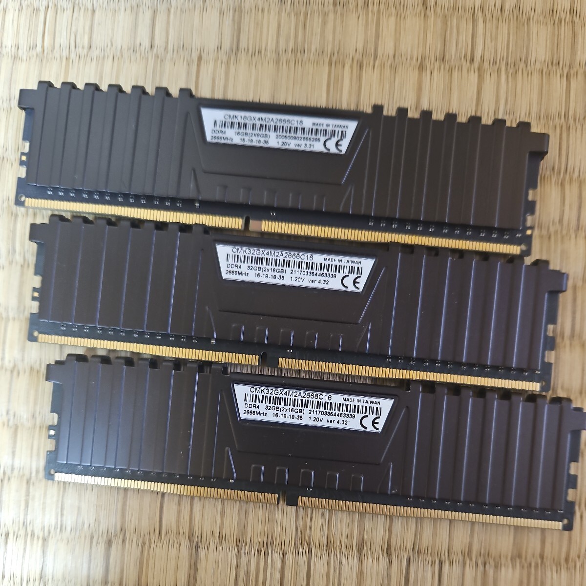 VENGEANCE パソコンメモリ  DDR4 8GB/16GB  全3枚 2666mhz 動作未確認 ジャンクの画像1