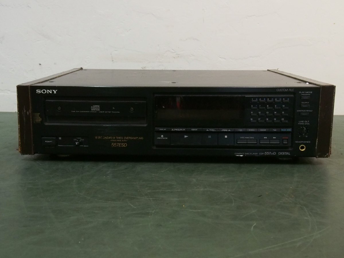 ☆【2F0515-1】 SONY ソニー CDプレーヤー CDP-557ESD COMPACT DISC PLAYER ジャンク_画像2