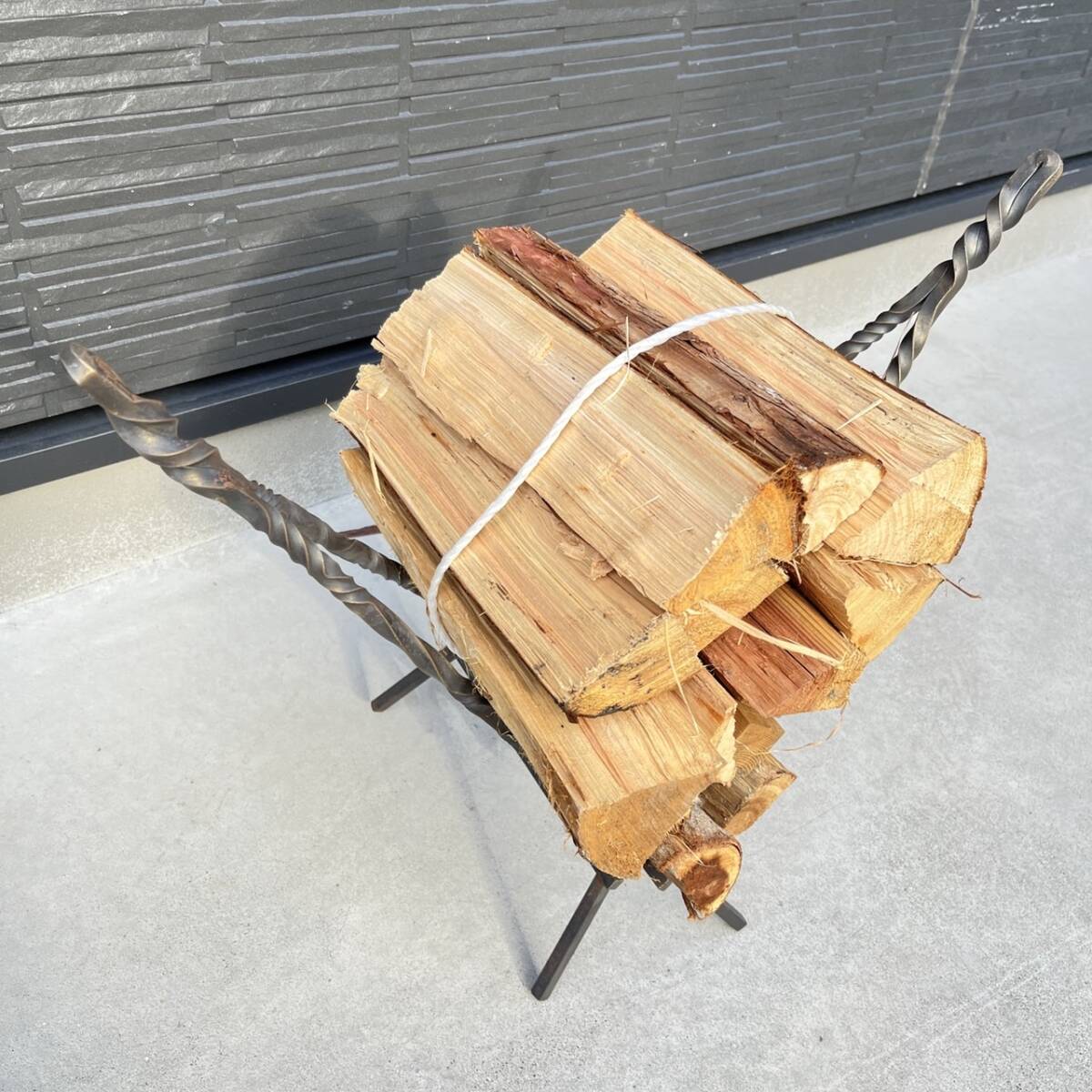 【メーカー再生品】 ツイスト薪ラック ガリトン 薪スタンド アウトドア 男前ズ工房 薪(まき)