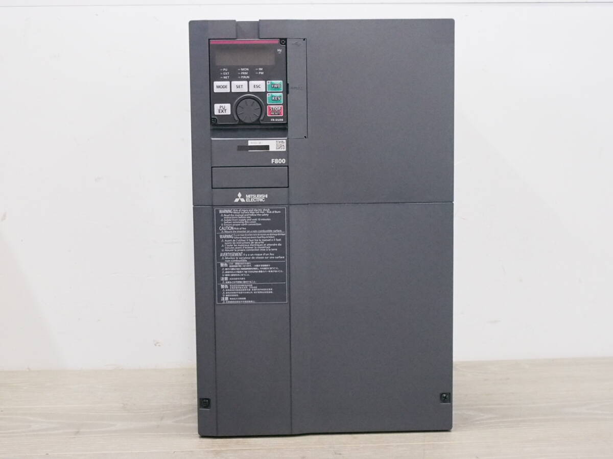 ★【2K0509-2】 未使用品 MITSUBISHI ELECTRIC 三菱電機 インバータ F800 2023-10 動作保証_画像2