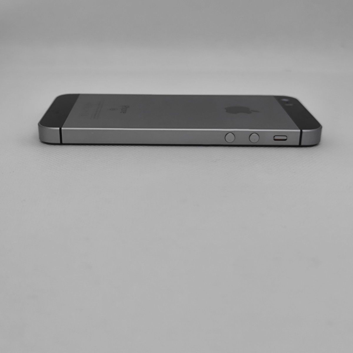 iPhone SE 32GB docomo SIMロック解除済　iPhoneSE第一世代 SIMフリー スペースグレイ