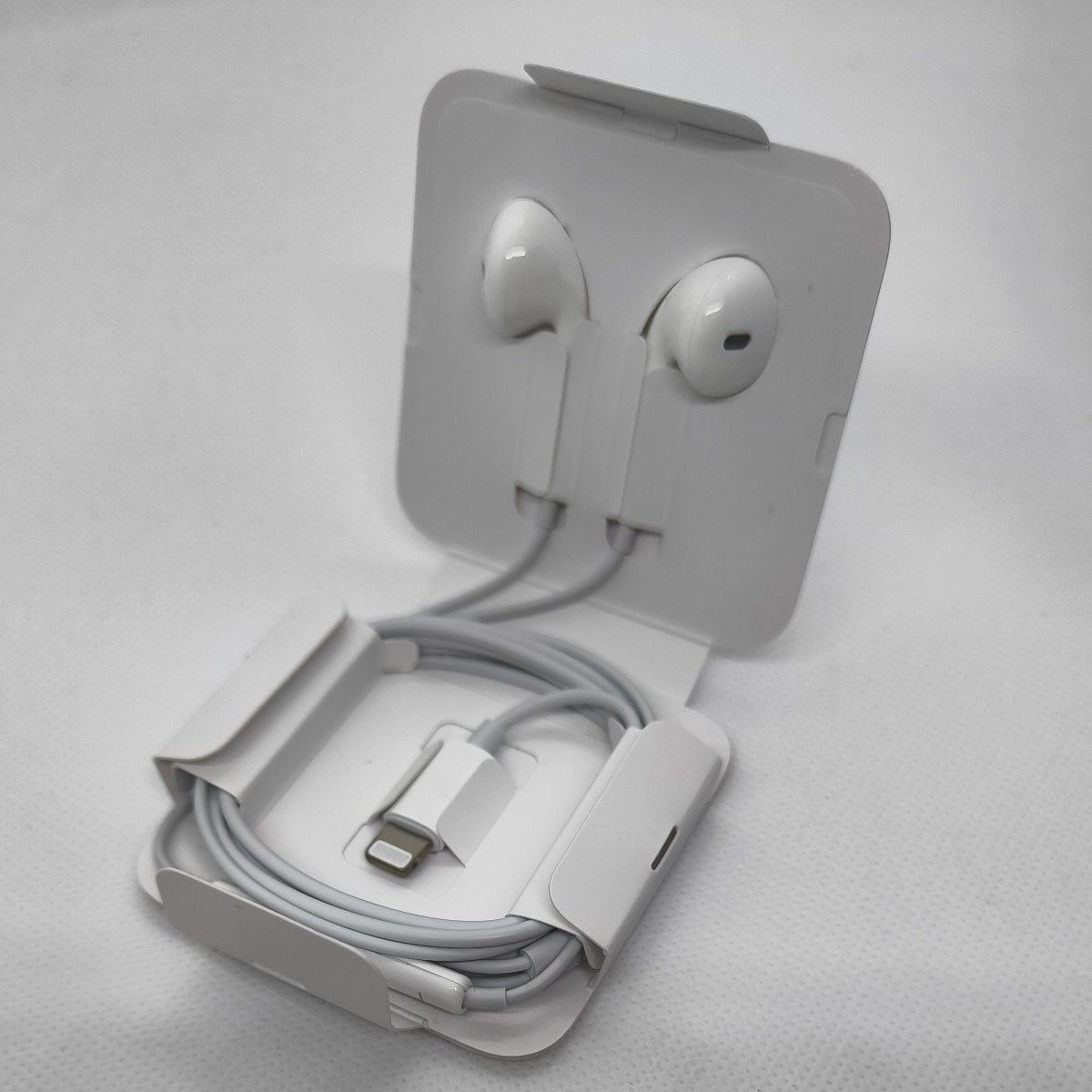 Apple純正イヤホン earpods with lightningconnector  iPhone 付属品