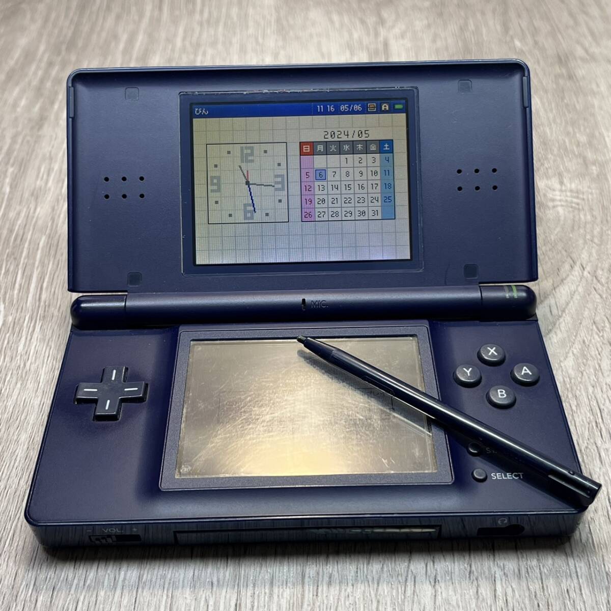 ●【YH-8923】中古現状品 Nintendo 任天堂 ニンテンドー DS lite ライト USG-001 本体のみ 通電可【レターパックプラス可】_画像9