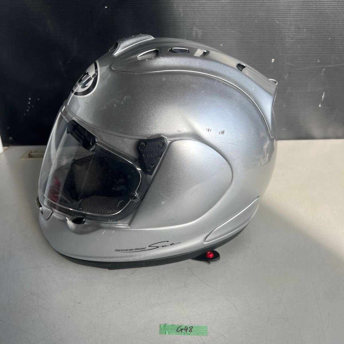 x G48 100サイズ発送　 Arai HELMET アライ ヘルメット RX-7 Peripherally Belted シルバー 中古　サイズ57.58CM_画像3