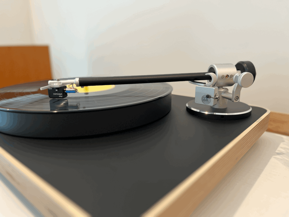 ☆ 【Clearaudio】Concept Wood MC Turntable (with UPGRADED Satisfy Black Tonearm)の画像3