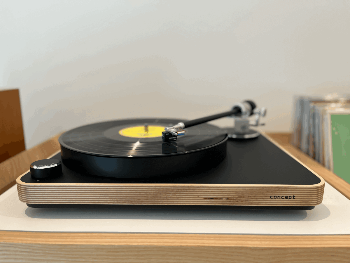 ☆ 【Clearaudio】Concept Wood MC Turntable (with UPGRADED Satisfy Black Tonearm)の画像1