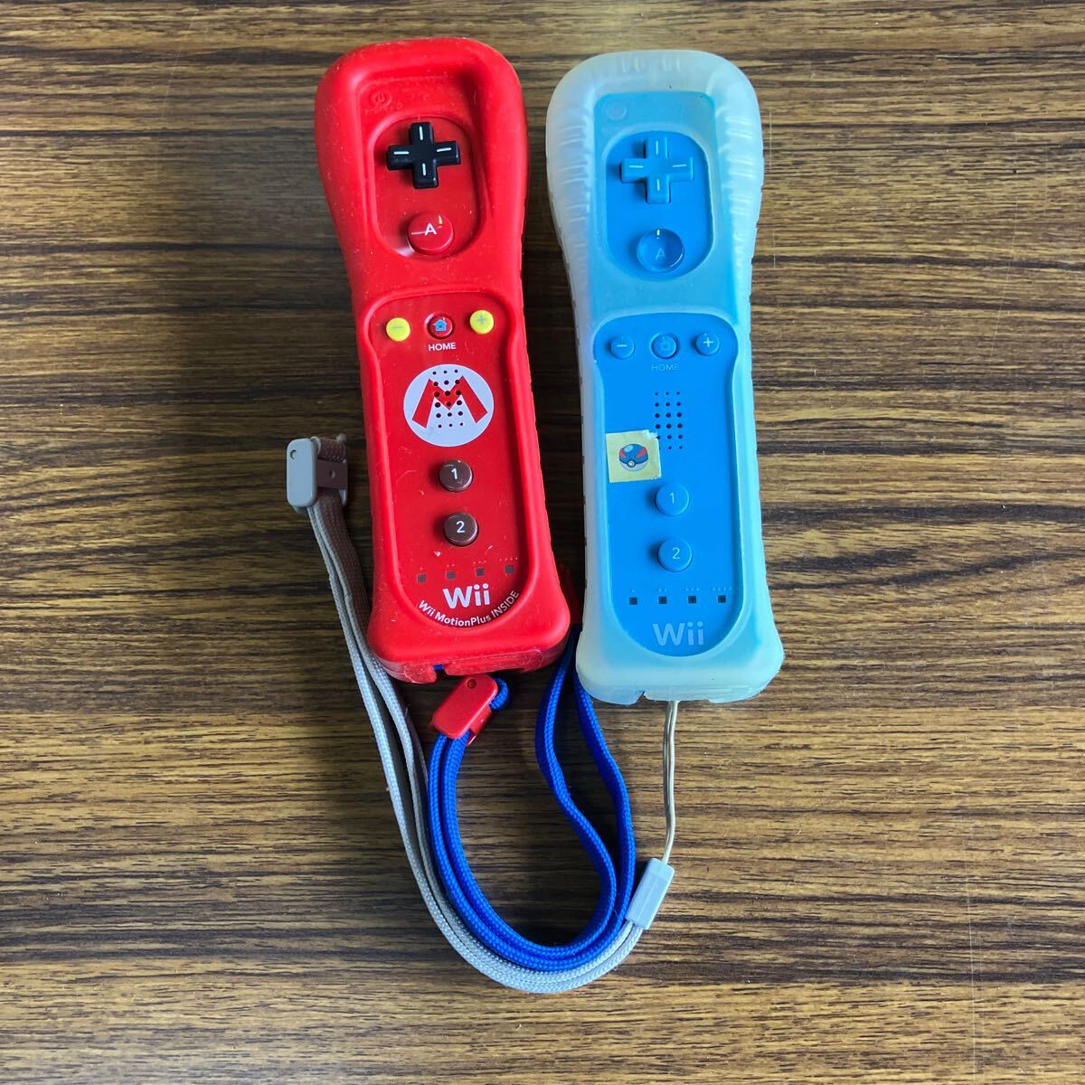 Nintendo Wiiまとめ WiiリモコンWiiUコントローラー ホワイト レッド ライトブルー RVL-036 ヌンチャク ACアダプター Wii 本体 RVL-001 の画像2
