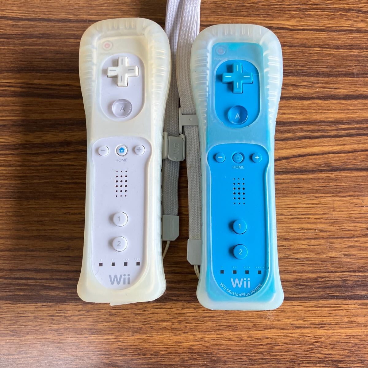 Nintendo Wiiまとめ WiiリモコンWiiUコントローラー ホワイト レッド ライトブルー RVL-036 ヌンチャク ACアダプター Wii 本体 RVL-001 _画像3
