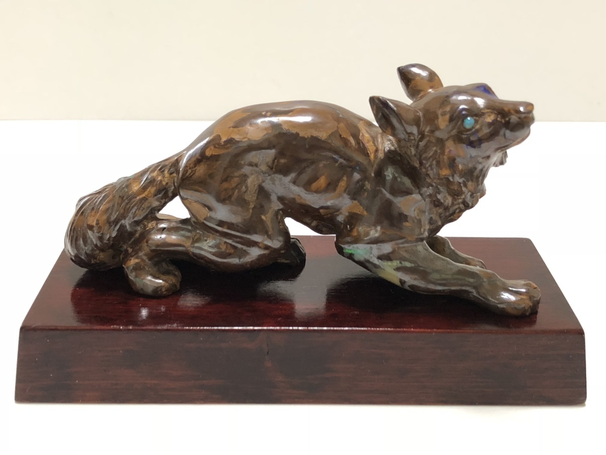 アンティーク ボルダーオパール オパール 162.5ｇ 狼 彫刻 美品 台座 専用ケース付属