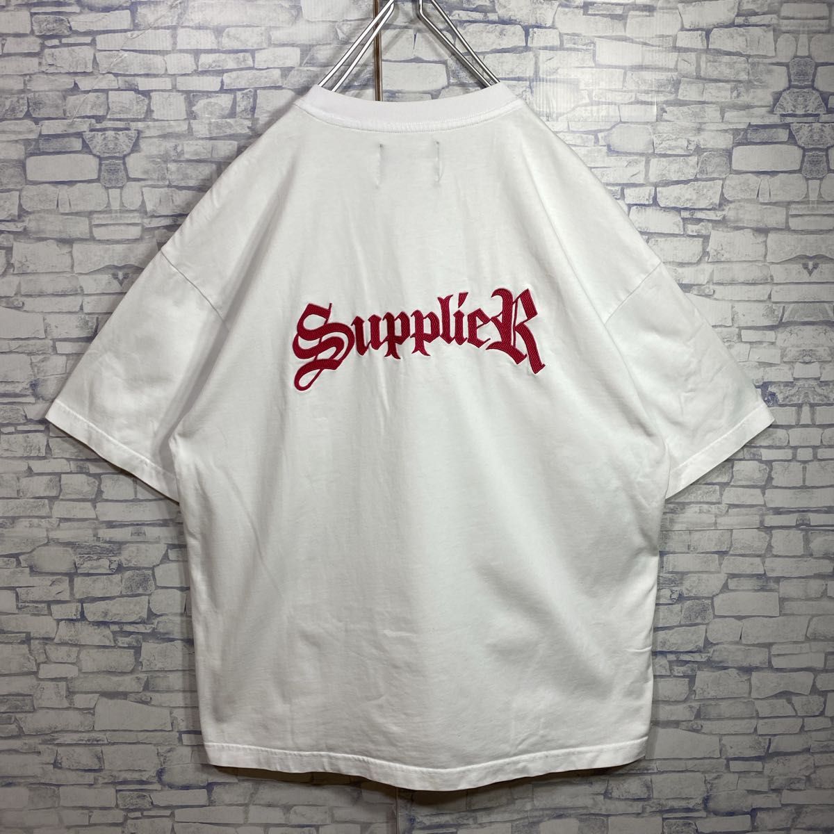 Supplier サプライヤー バック刺繍ロゴ ラインストーンロゴ 半袖 Supplier サプライヤー バック刺繍ロゴ ラインストーンロゴ 半袖