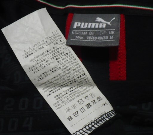 PUMA(プーマジャパン製)×Ferrari(フェラーリ)サマー半袖Ｔシャツ　Ｍ　黒　572814_首内側布タグと腰内側白布タグ部分確認画像