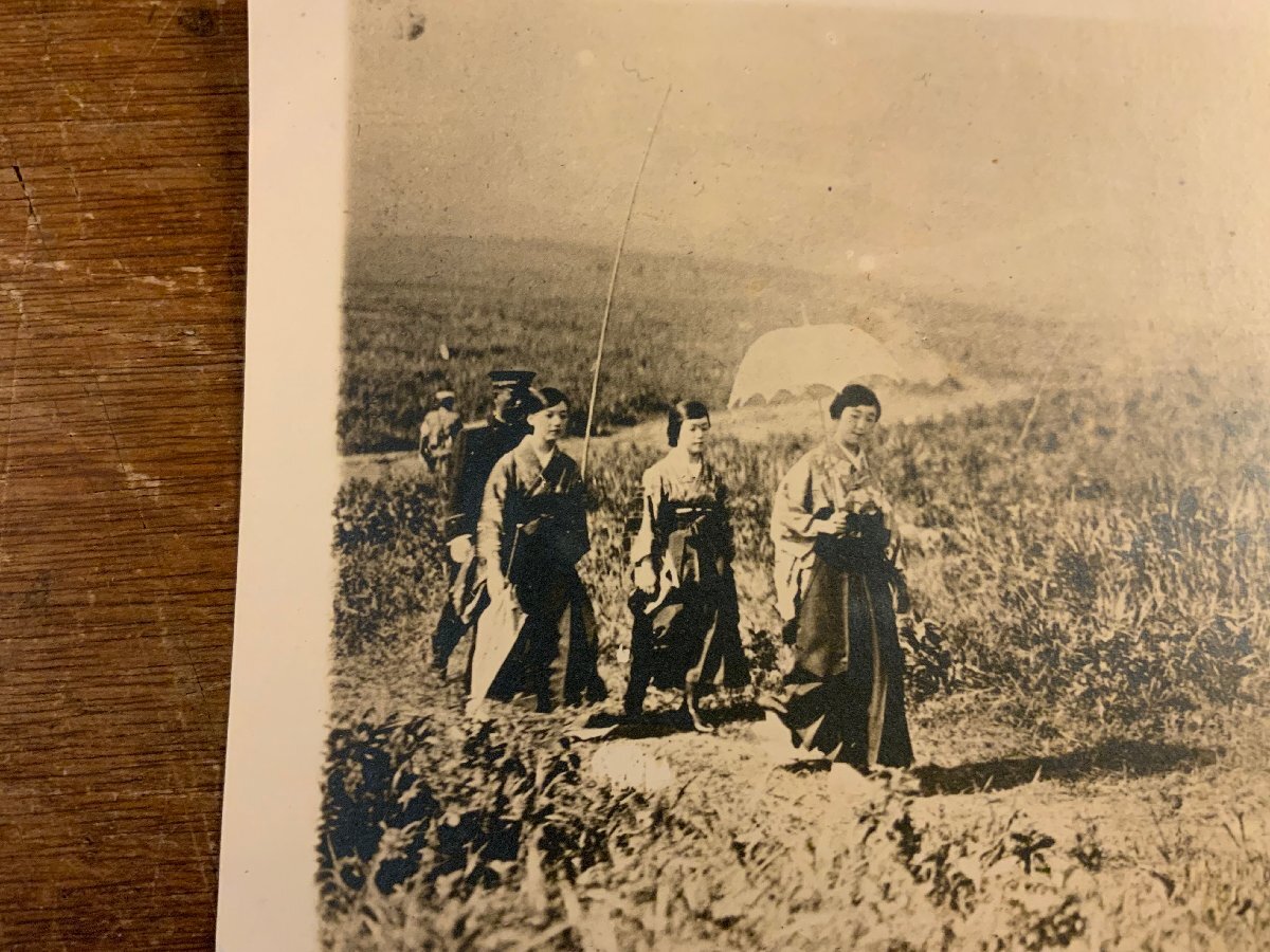 LL-7676 ■送料込■ 軍人 釣具 女性 日傘 和服 写真 古写真 古書 印刷物 戦前 レトロ /くYUら_画像2