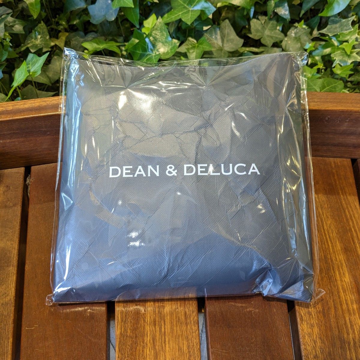 DEAN&DELUCA新品未使用未開封トラベルバッグ　 チャコールグレー