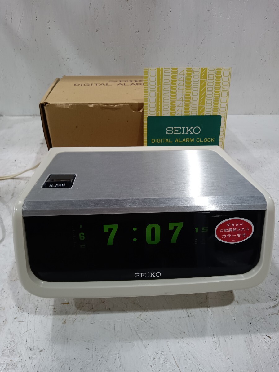 SEIKO DL401 セイコー デジタルアラームクロック 白 目覚まし時計 ISHIOKA SEIKO DIGITAL CLOCK 昭和レトロ 現状品_画像1