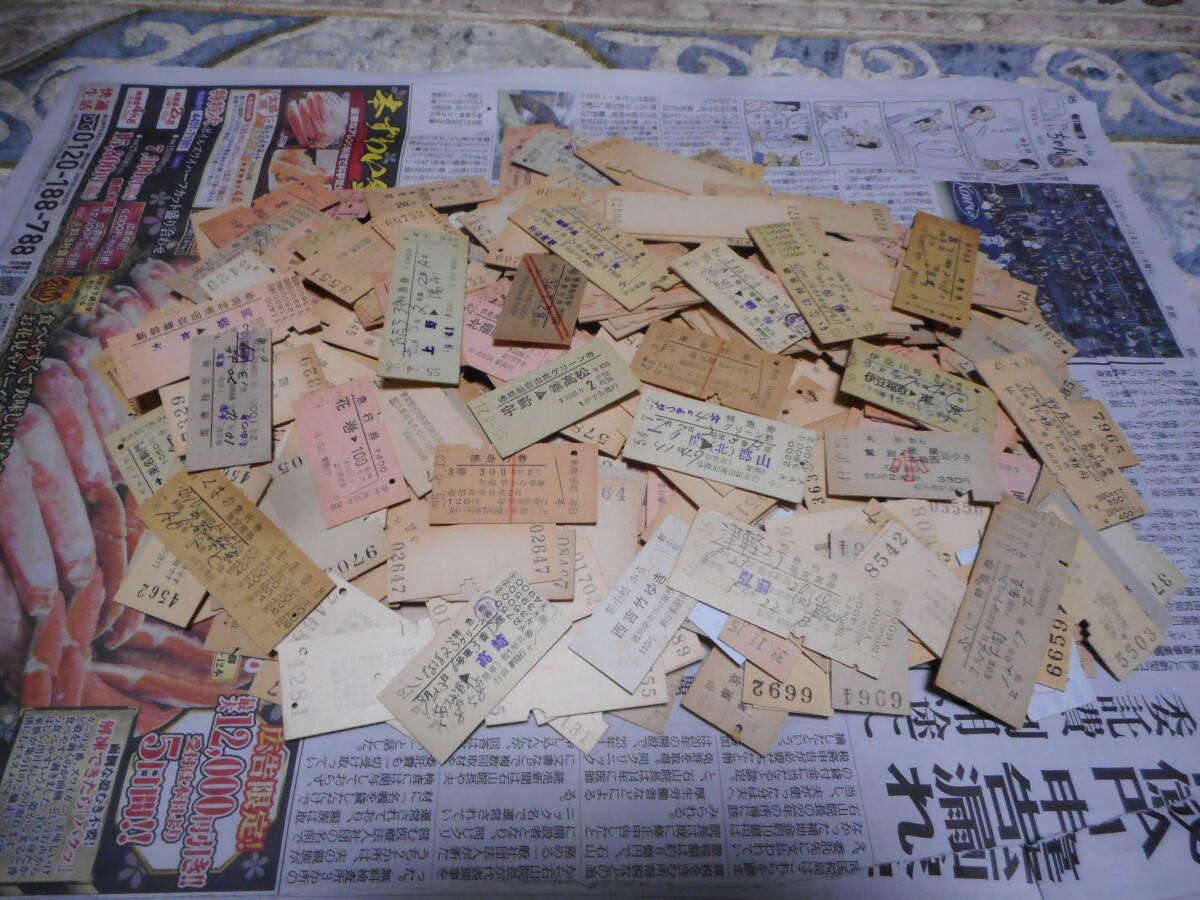 B) various hard ticket tickets large amount 500 sheets and more { ticket railroad tickets passenger ticket hard ticket materials 