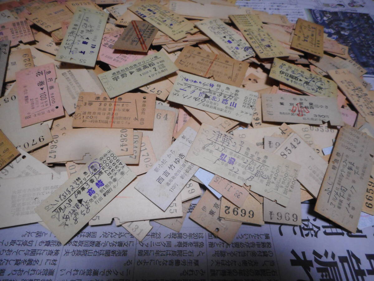 B) various hard ticket tickets large amount 500 sheets and more { ticket railroad tickets passenger ticket hard ticket materials 