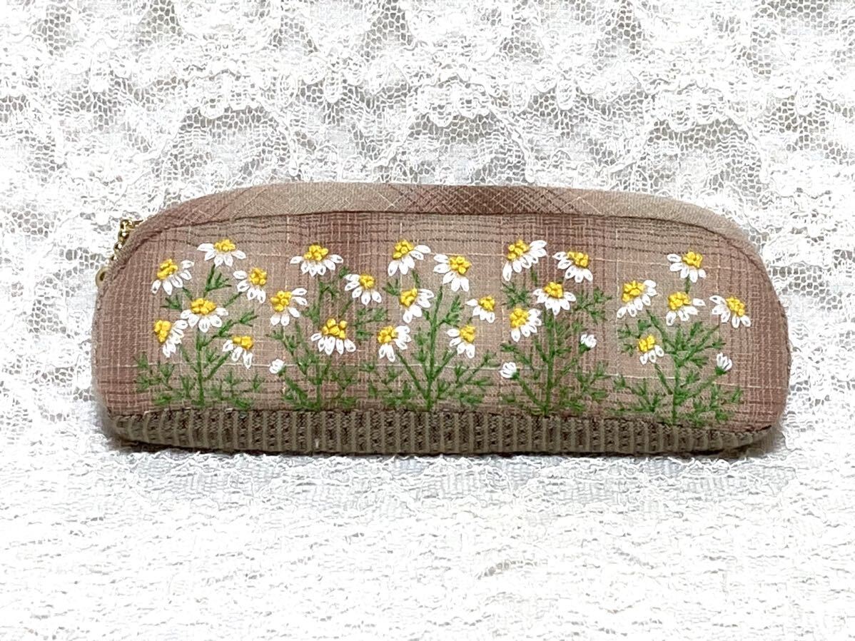  up like. embroidery. glasses pouch camomile 