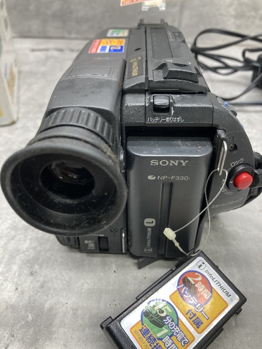 T1a SONY ソニー 8mm ビデオカメラ CCD-TRV45K カメラ 画面難有 動作未確認 現状品 ビデオカメラレコーダーの画像8