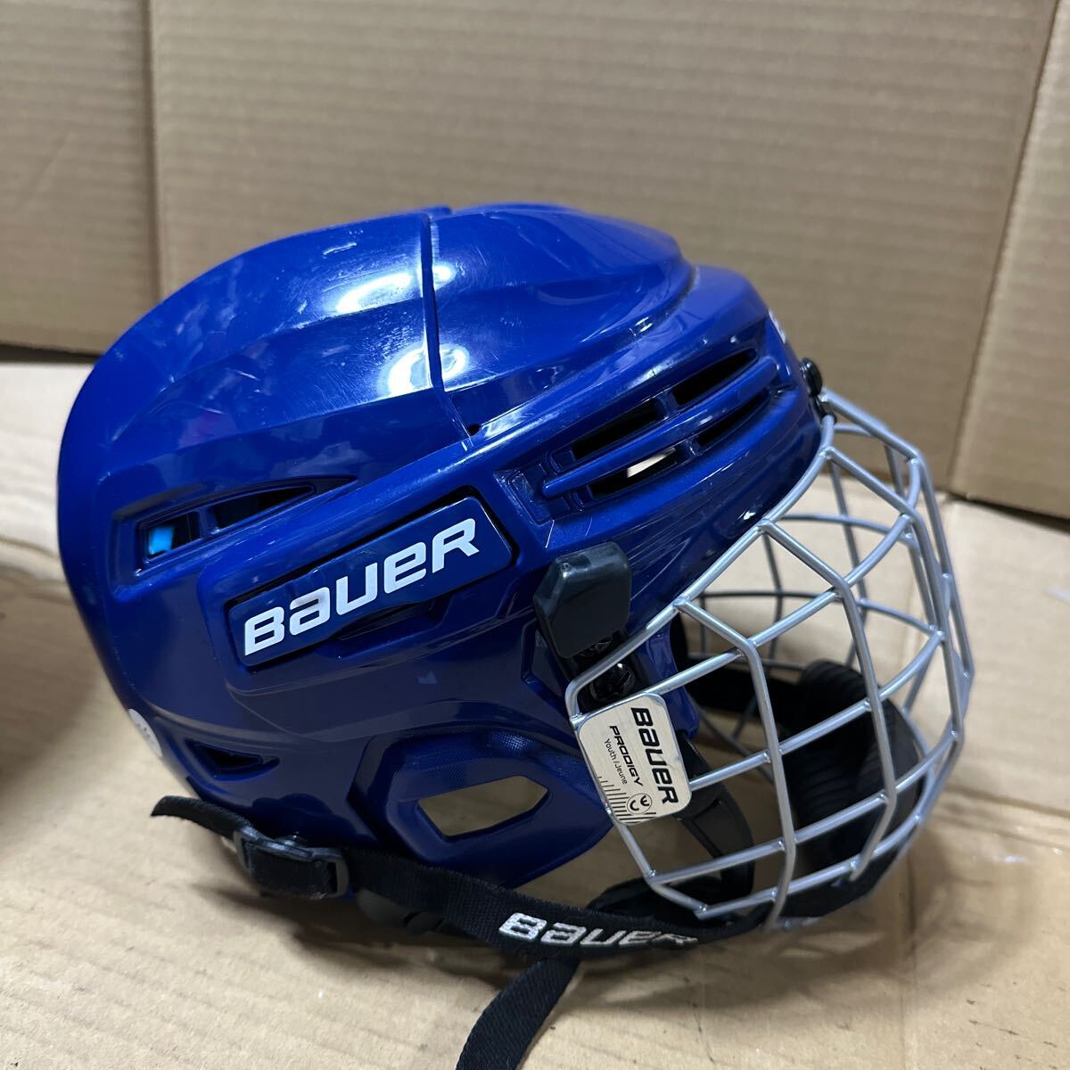 a-7198)BaueR ice hockey helmet protector used present condition goods 