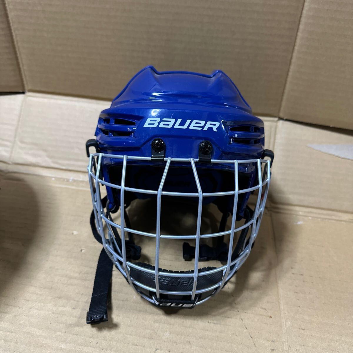 あ-7198）BaueR アイスホッケー ヘルメット 防具 中古現状品　_画像1