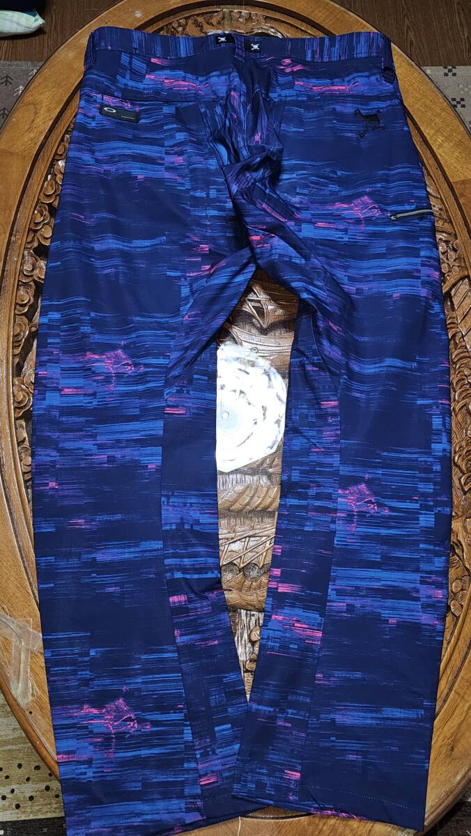 OAKLEY オークリー 紺とピンクの織柄調デザイン 美品です サイズ３４     の画像2
