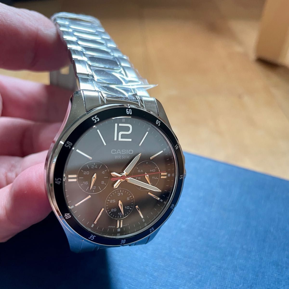 カシオ　アナログ腕時計　新品未使用　シルバー&ブラック　海外モデル　プレゼントつ