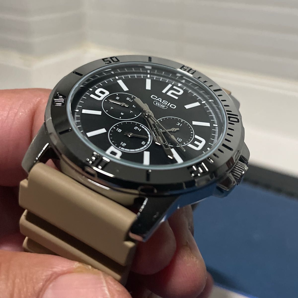 カシオ アナログ腕時計　新品 ビッグフェイスクロノグラフ　国内未発売海外モデル