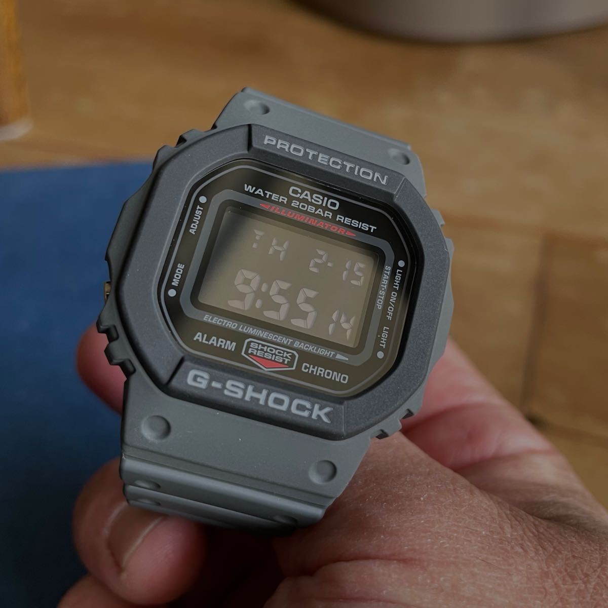 カシオ デジタル腕時計G-SHOCK 新品 ブラックベゼル 海外並行 カシオ デジタル腕時計G-SHOCK 新品 ブラックベゼル 海外並行