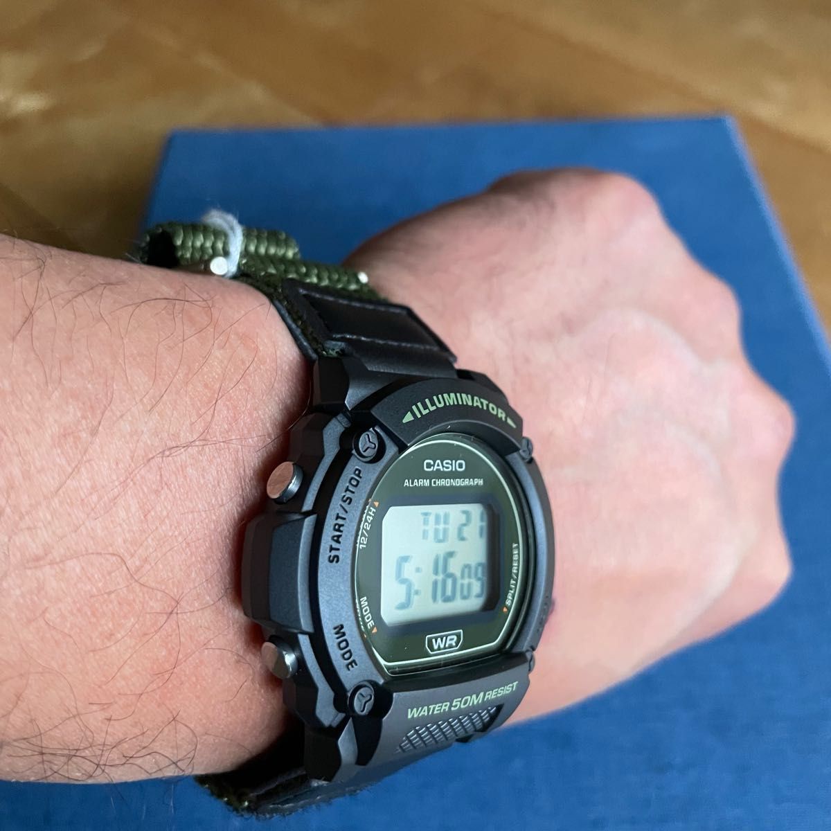カシオ　デジタル腕時計  新品　カーキカラーナイロンベルト　希少海外モデル　