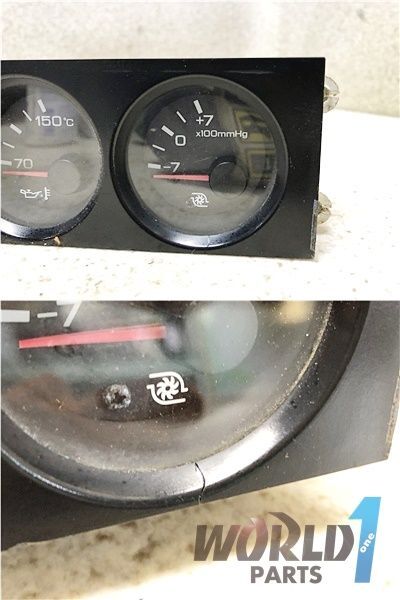 BNR32 スカイライン GT-R 純正 3連メーター ブースト 油温 電圧 計器類 R32 SKYLINE NISSAＮ 日産 旧車_画像2