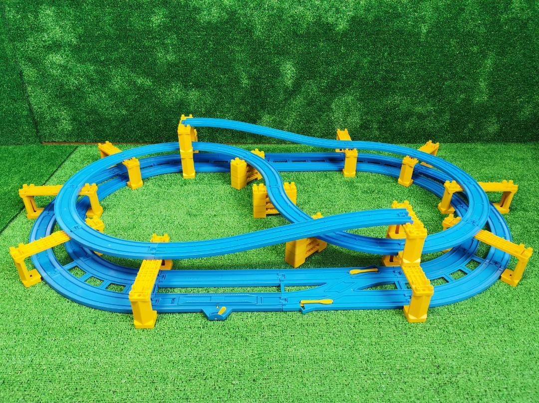 プラレール レイアウト 複線レール 4段 タワー 8の字 橋脚 架線 プラレール レイアウト 複線レール 4段 タワー 8の字 橋脚 架線