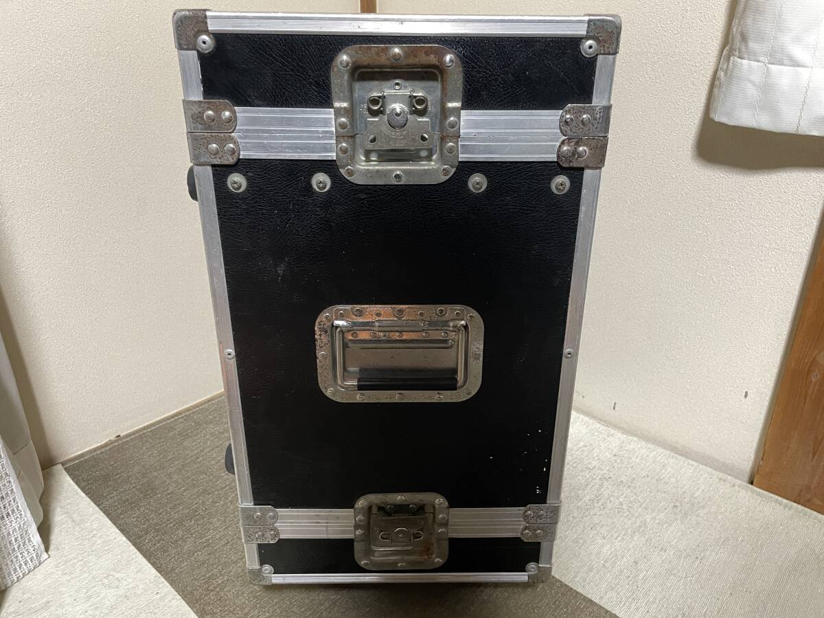 Roland 7U rack case с роликами .