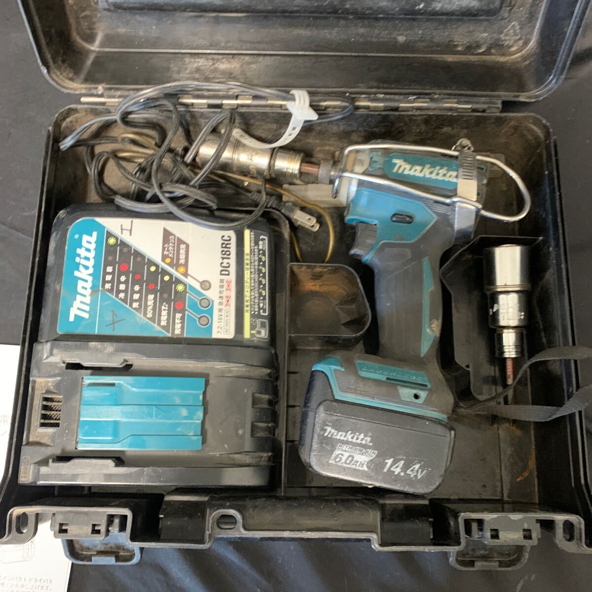 makita マキタ 充電式インパクトドライバ TD161D 本体 充電器 バッテリー ケース 説明書 付き 動作確認済み 電動工具 の画像8