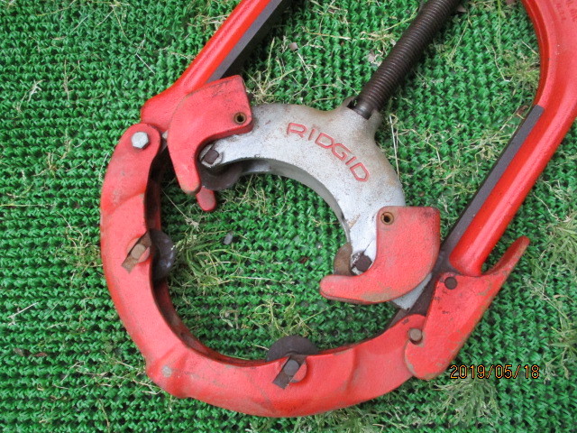  rigid RIDGID 468 hinge do pipe cutter.. pipe wrench..4 sheets blade.. used 