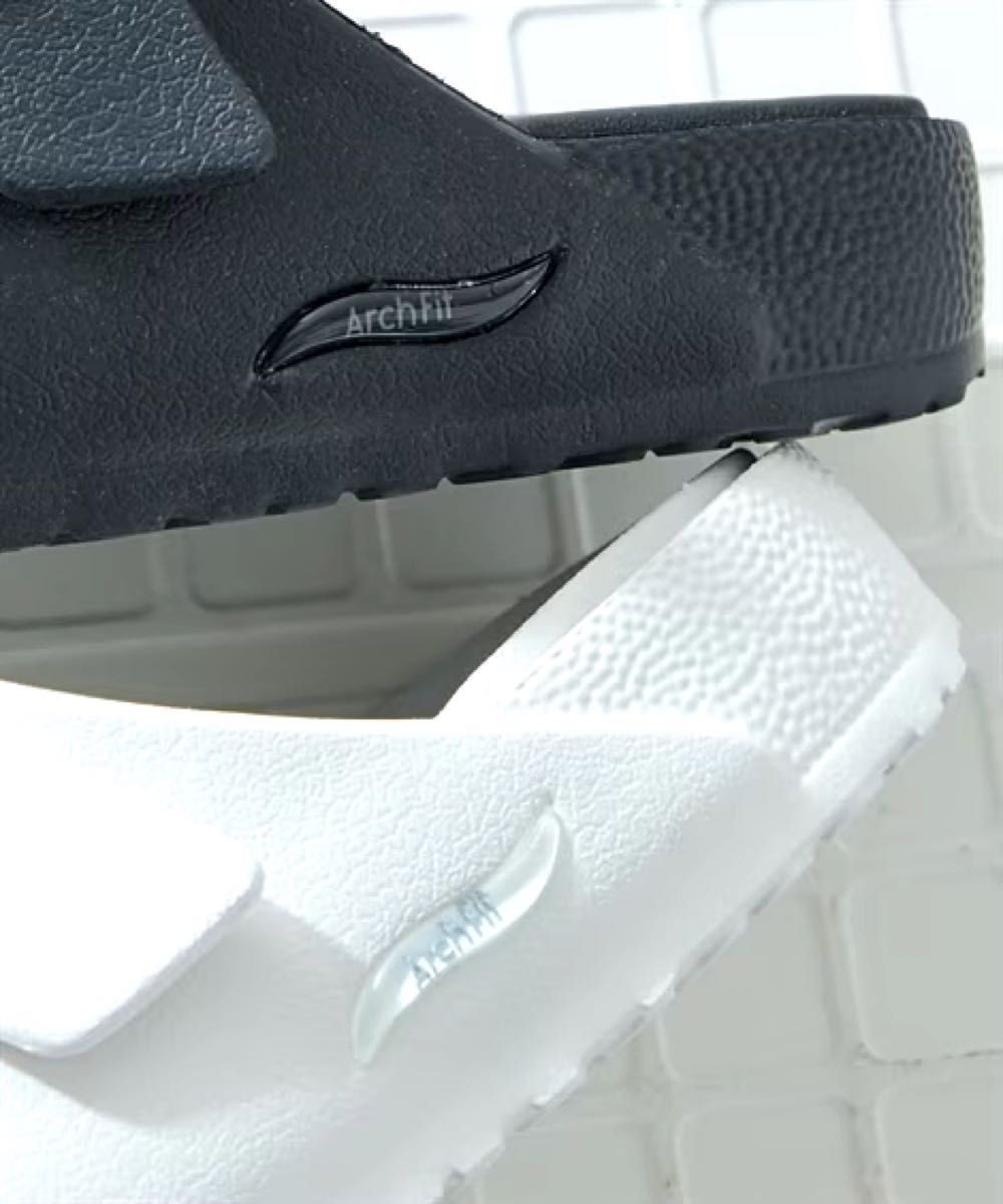 新品 25cm スケッチャーズ　サンダル　白　アーチフィット SKECHERS スポーツサンダル　シャワーサンダル